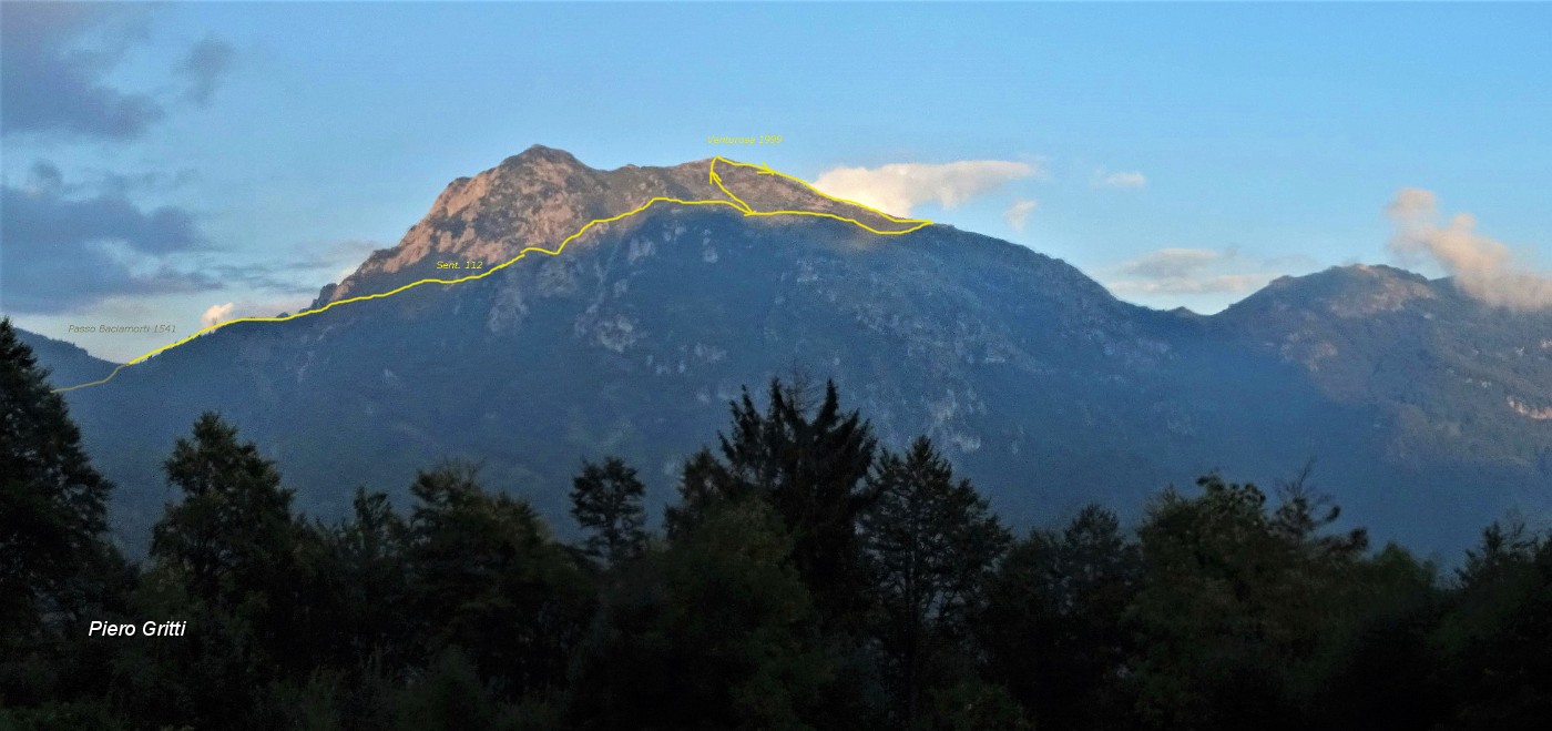 05 Versante occid. del Venturosa con segnato il tracciato di salita alla cima.JPG